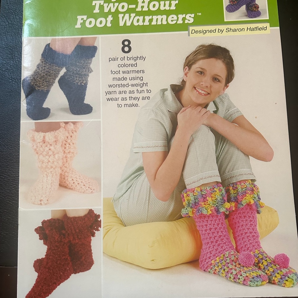 Assortment of pamphlets with projects to crochet, Knit and Tat 🧶🧣 - Picture 6 of 14